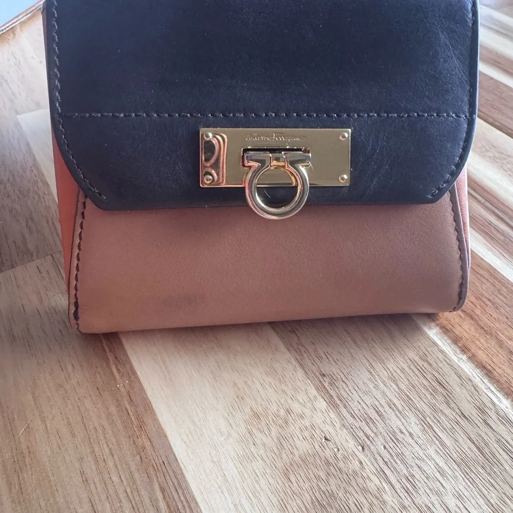 Salvatore Ferragamo Brown leather compact wallet see pictures - Picture 1 of 16